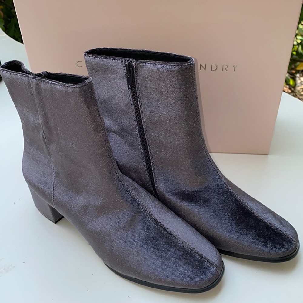 NIB Chinese Laundry Florentine Velvet Ankle Bootie